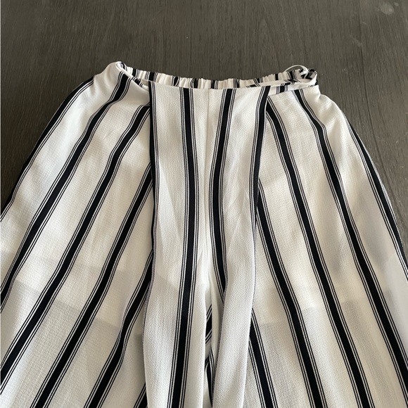 White and Black strapless top and pant set - Picture 5 of 10